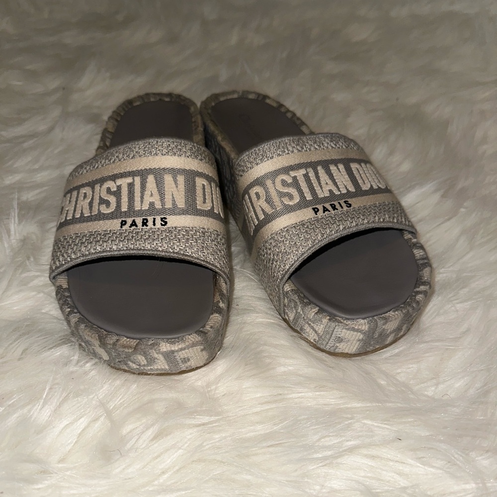 Dior oblique slides size 40